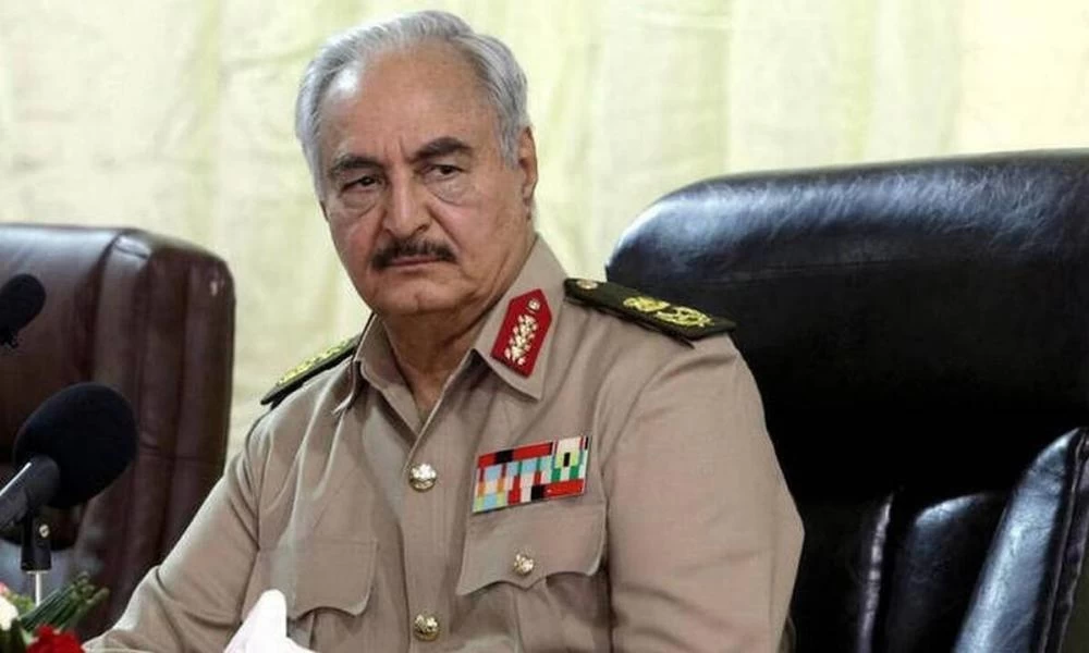 Το Πεντάγωνο απειλεί με κυρώσεις τον Χαφτάρ